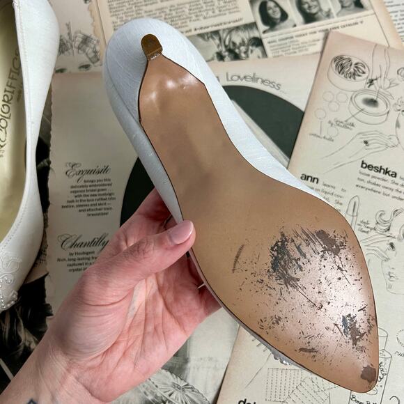 Vintage 80s Coloriffics White Satin Kitten Heels – Lace Bridal Wedding Shoes 7.5 - Picture 3 of 13